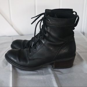 TIMBERLAND lace up ankle boots. Size 8.5